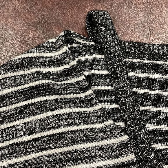 GAP Striped Soft Spun Cold Shoulder - Picture 5 of 6